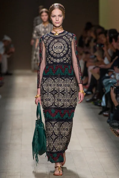 Look 17